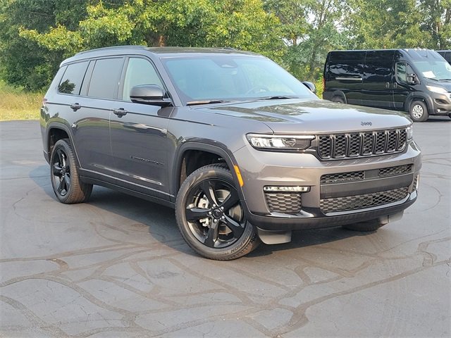 New 2025 Jeep Grand Cherokee L Limited w/ Black Appearance Package image 31