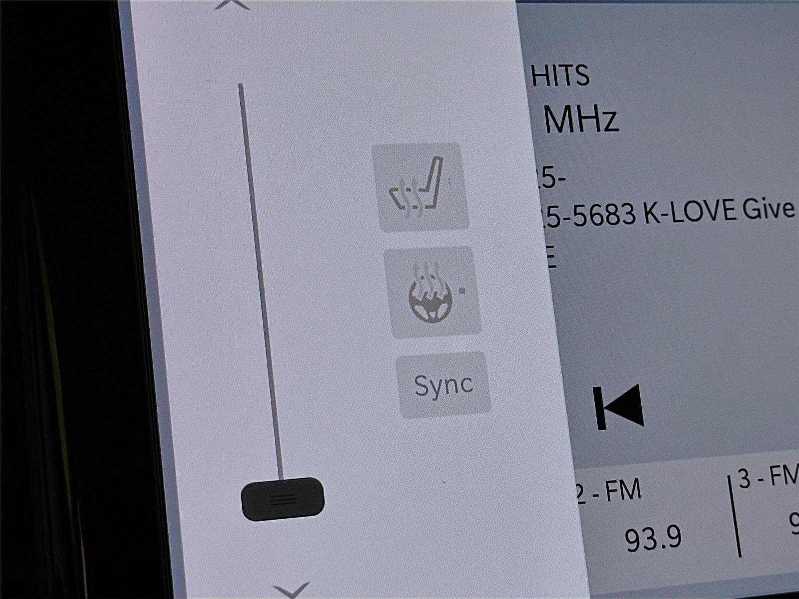 Used 2024 Chrysler Pacifica Touring-L FWD image 16