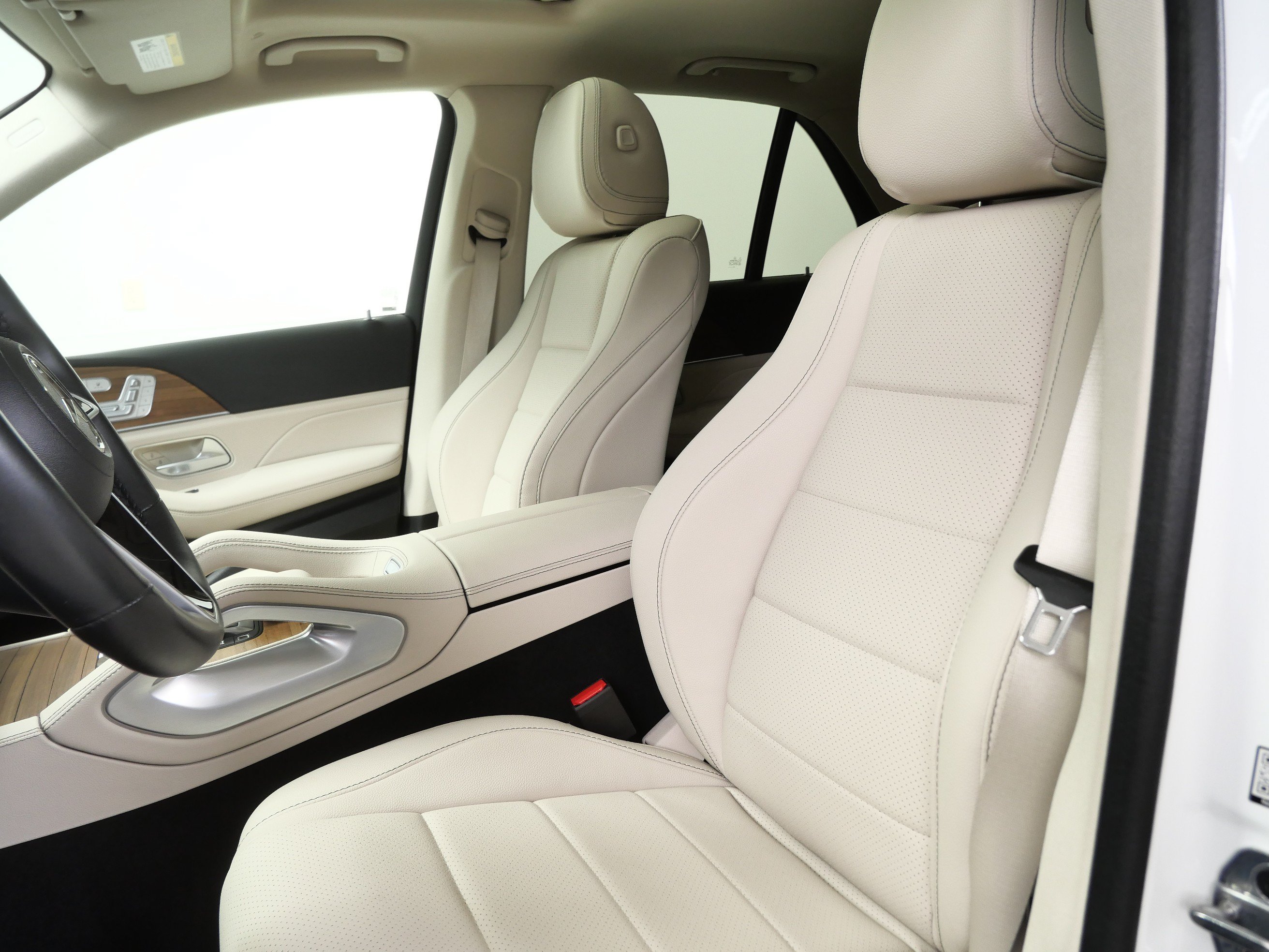 Certified 2025 Mercedes-Benz GLE 450e 4MATIC w/ Driver Assistance Package image 15