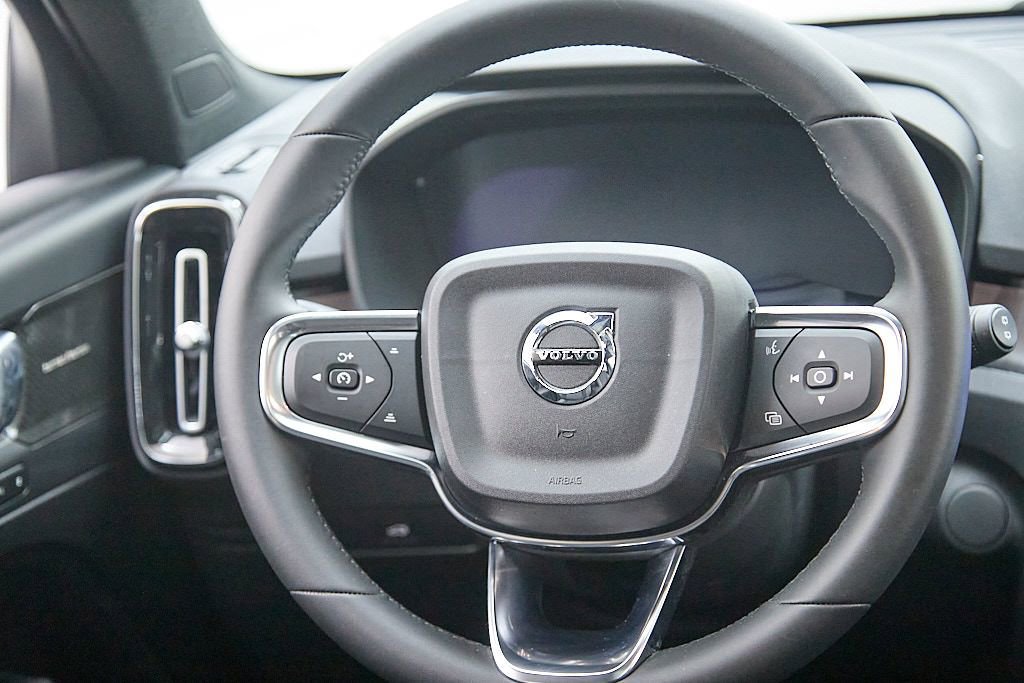 Certified 2023 Volvo XC40 Recharge Ultimate image 26