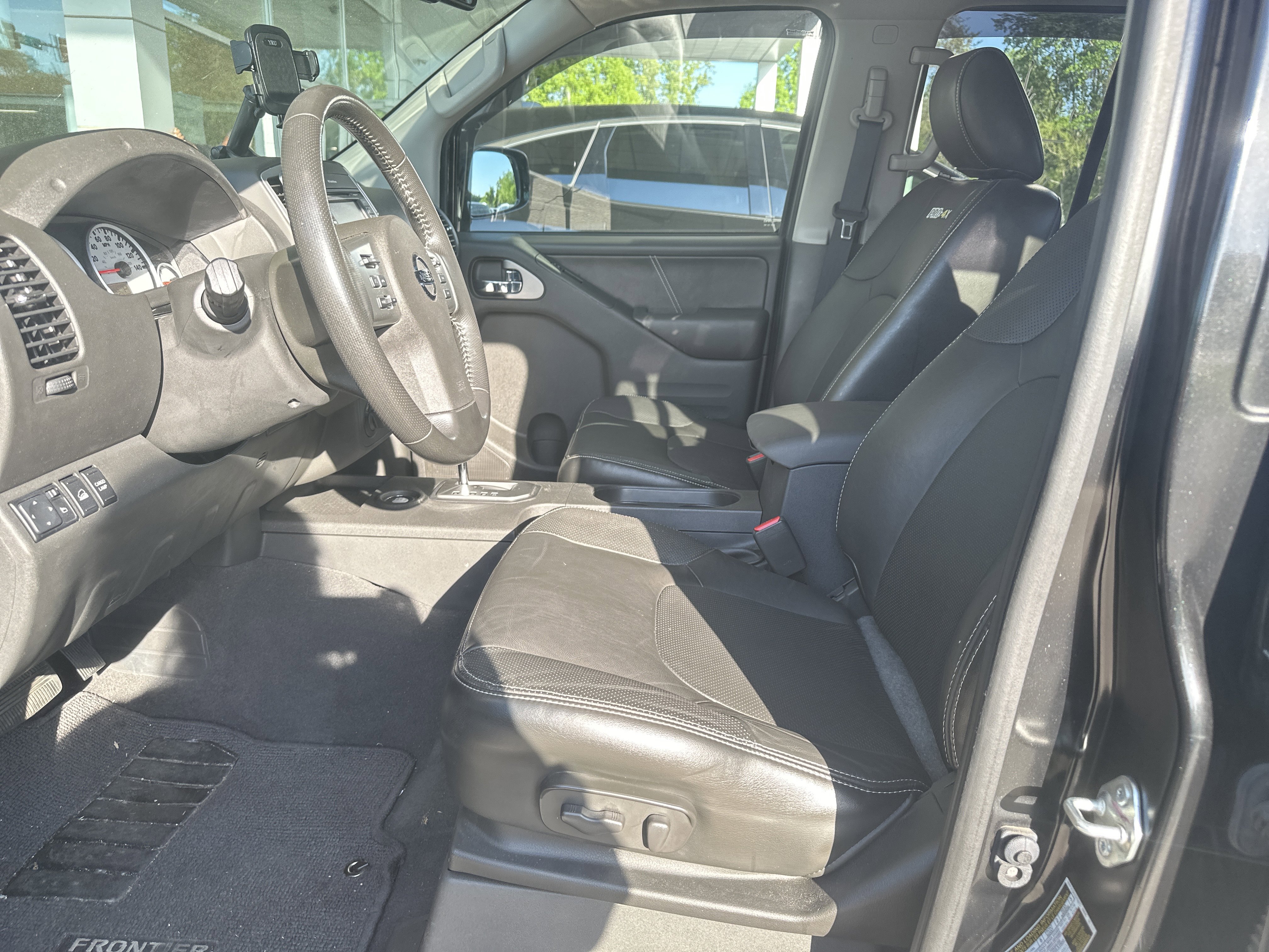 Used 2021 Nissan Frontier PRO-4X w/ Pro-4x Utility Package image 10