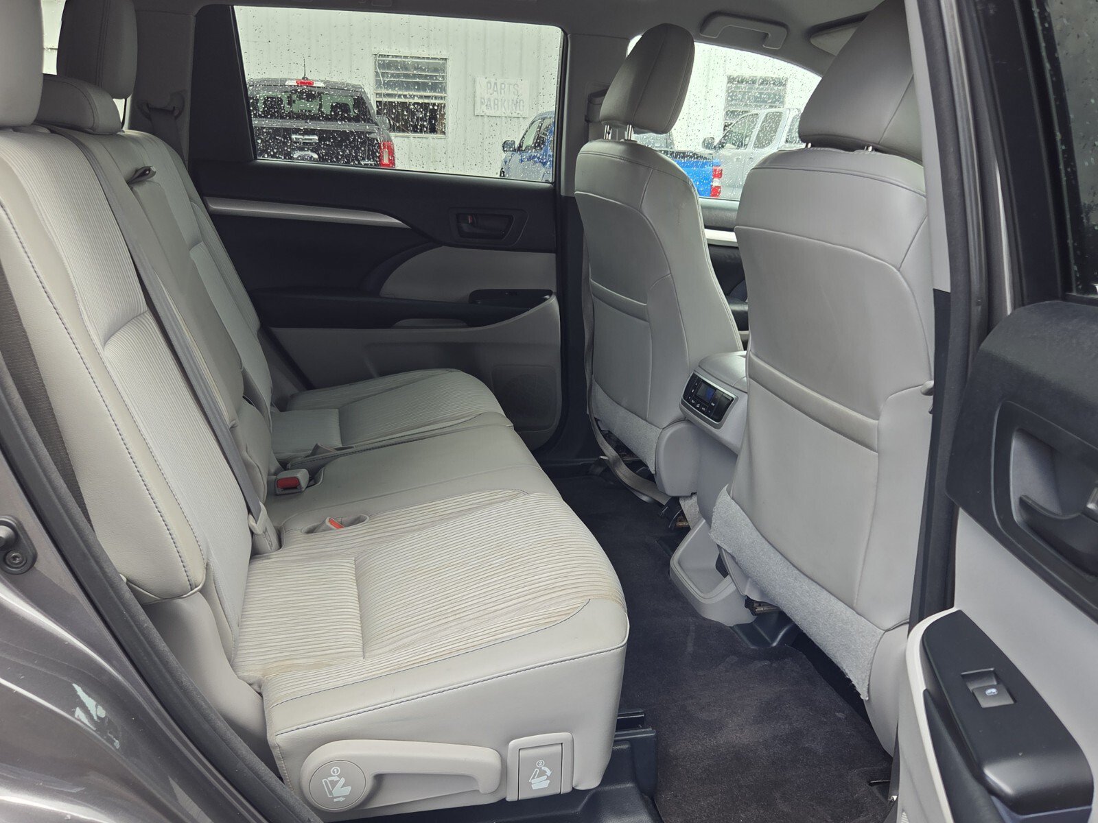Used 2015 Toyota Highlander Plus FWD image 16