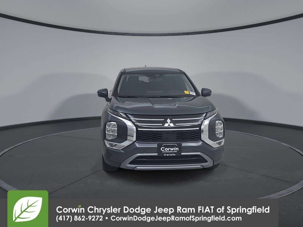 Used 2025 Mitsubishi Outlander SE image 5