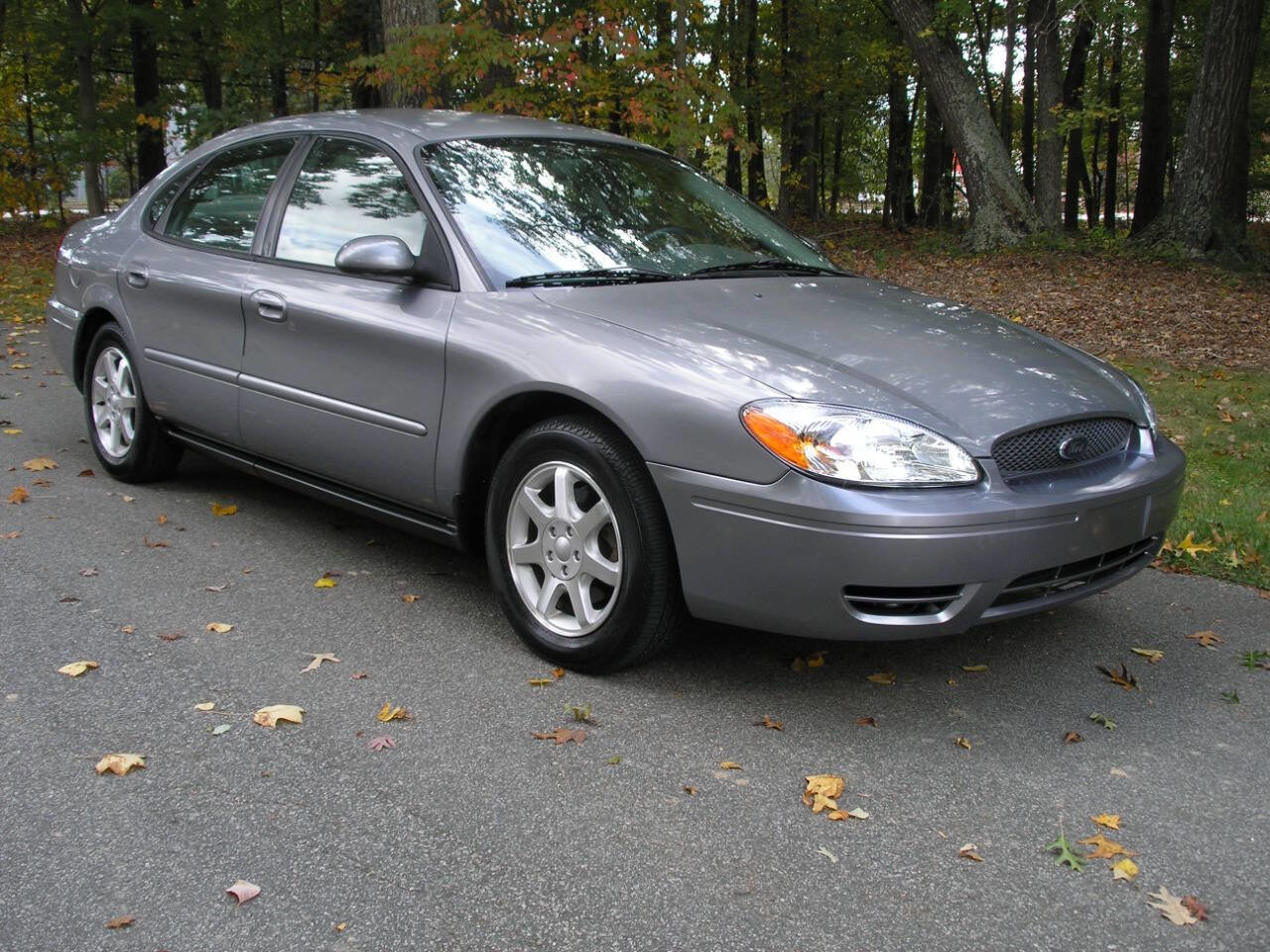 Used 2007 Ford Taurus SEL image 1