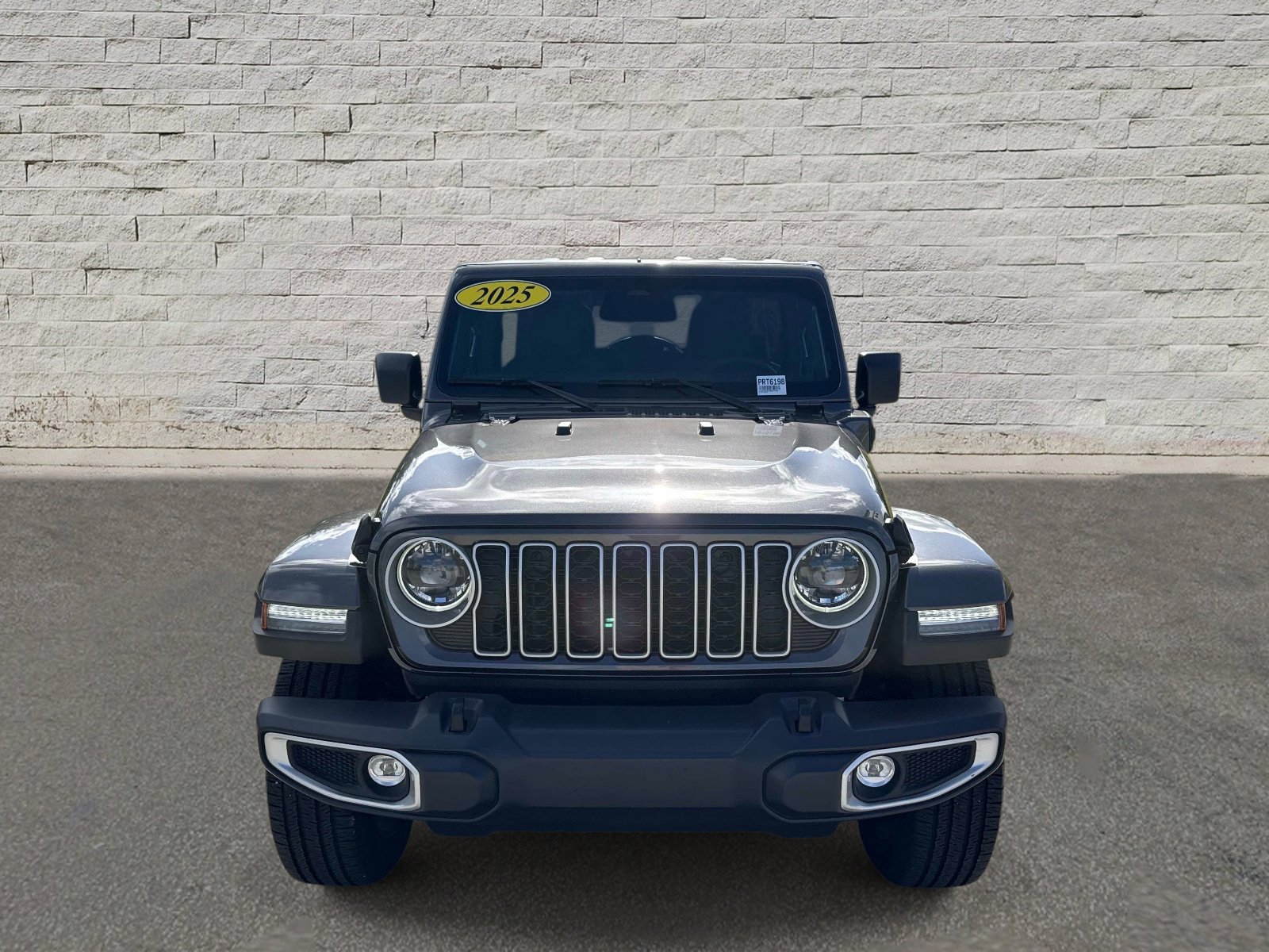 Used 2025 Jeep Wrangler Sahara image 2
