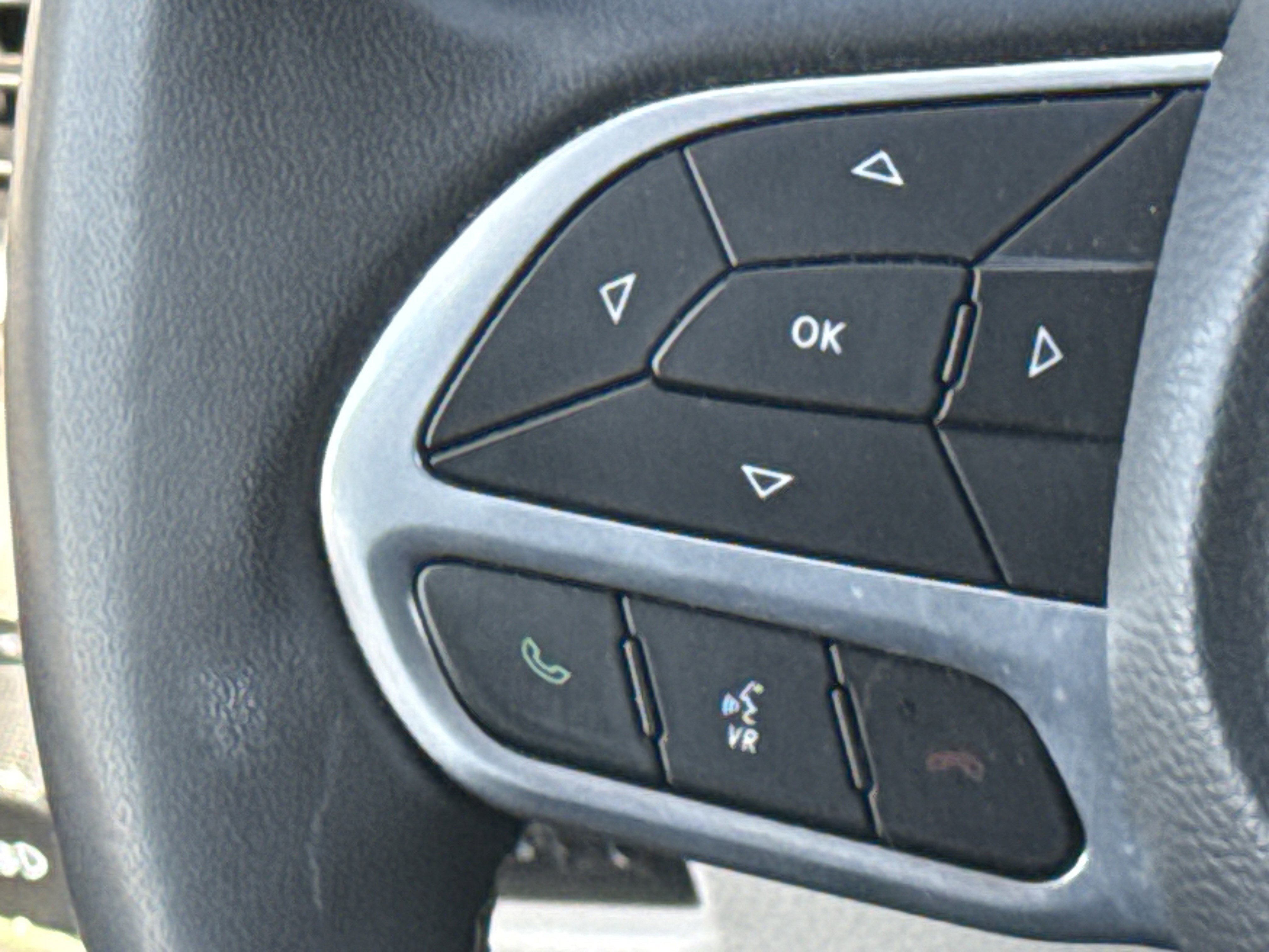 Used 2023 Chrysler Pacifica Touring-L FWD image 18