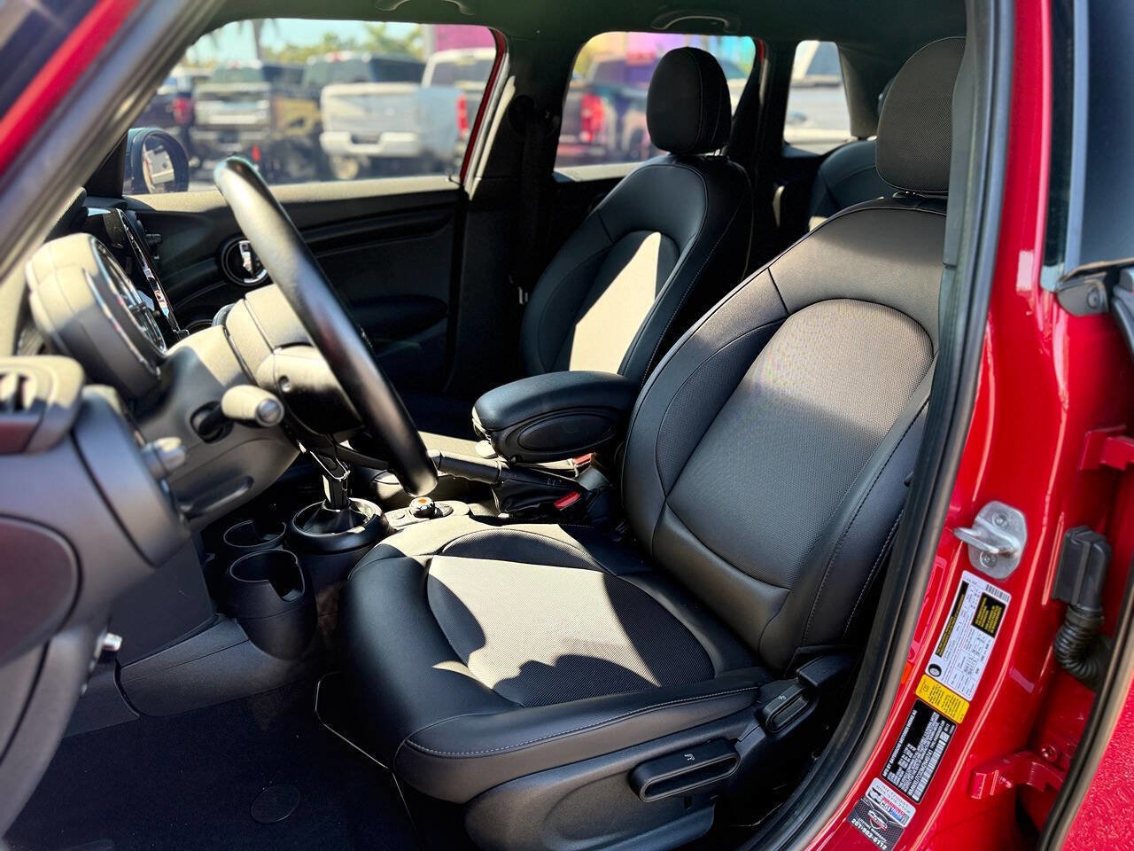 Used 2021 MINI Cooper 4-Door Hardtop image 12