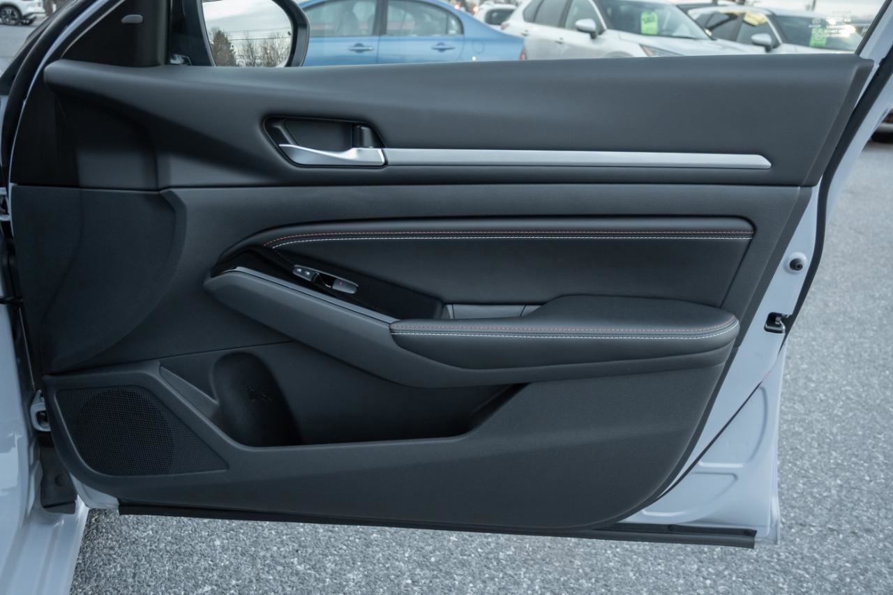 Used 2023 Nissan Altima 2.5 SR w/ SR Premium Package image 33