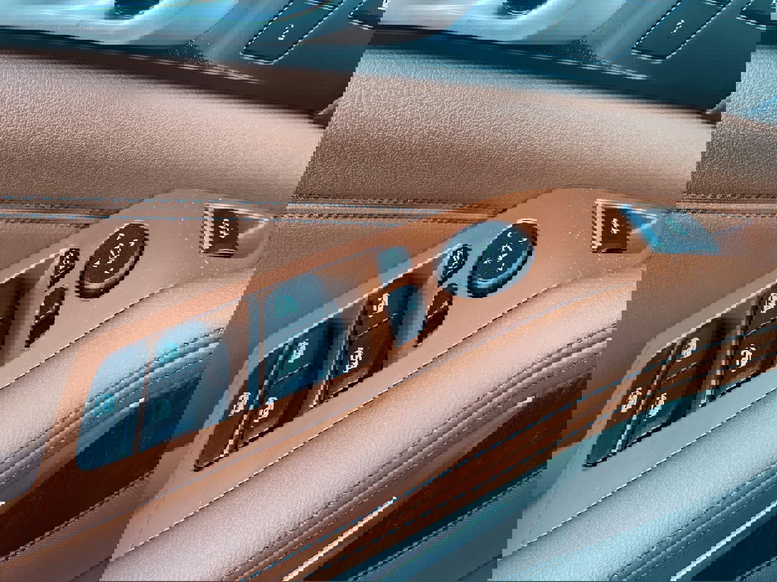 Used 2024 BMW X5 xDrive40i w/ M Sport Package image 28