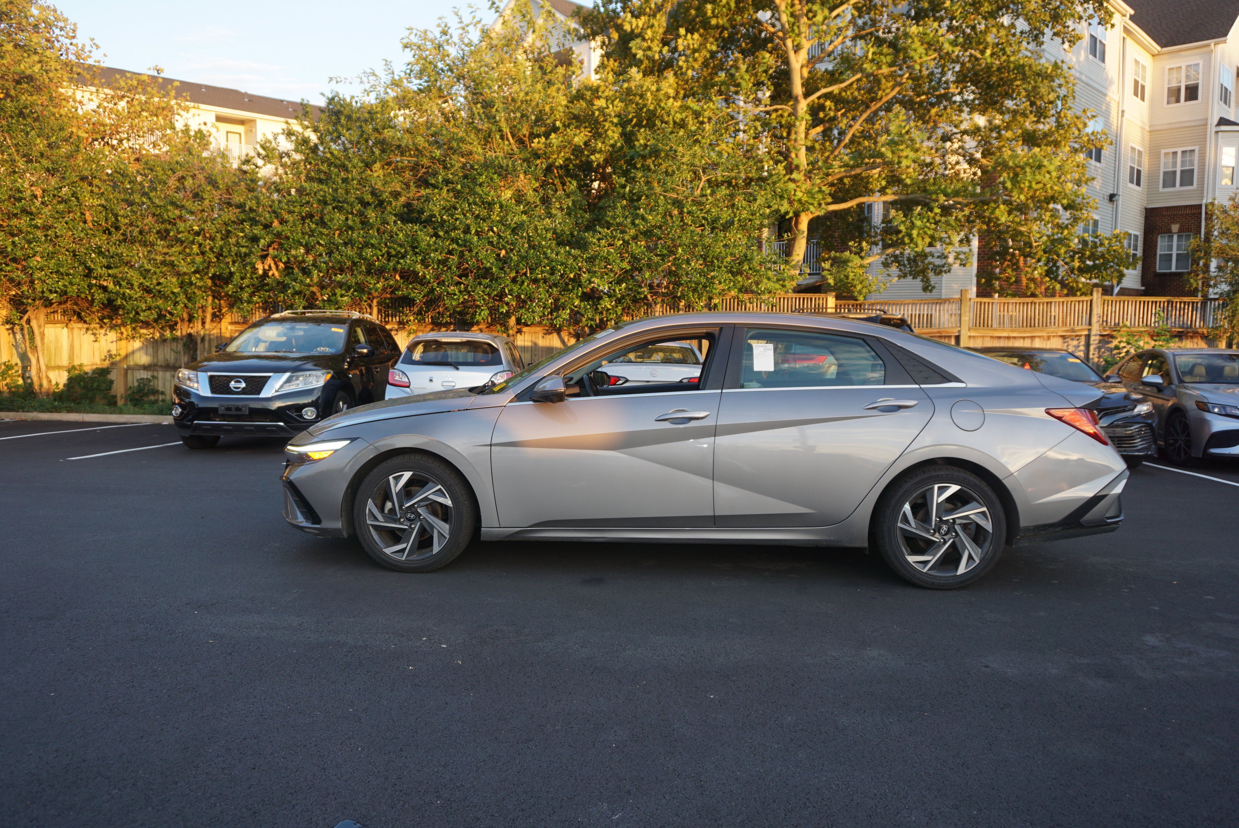 Used 2024 Hyundai Elantra Limited FWD image 5