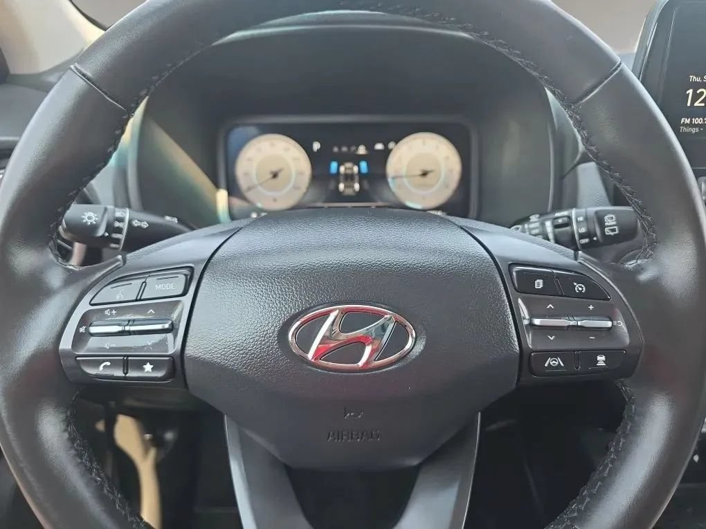 Used 2023 Hyundai Kona Limited AWD/4WD image 18
