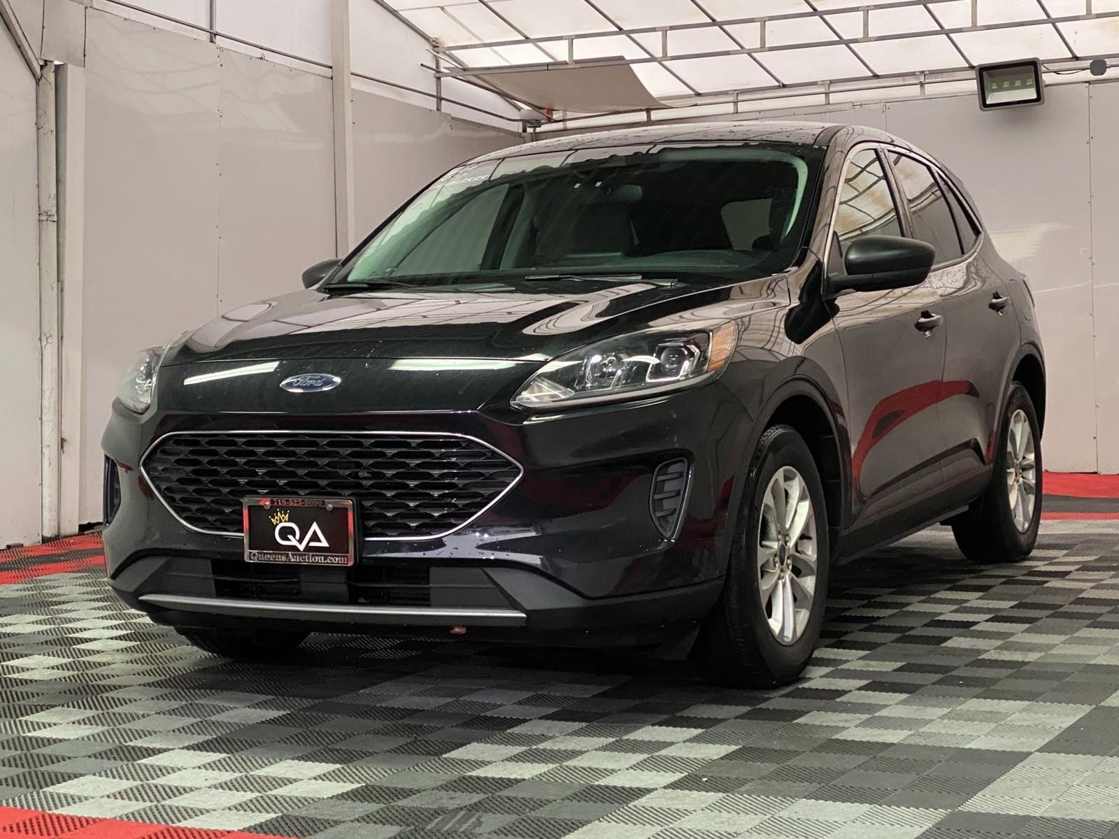 Used 2022 Ford Escape SE image 3