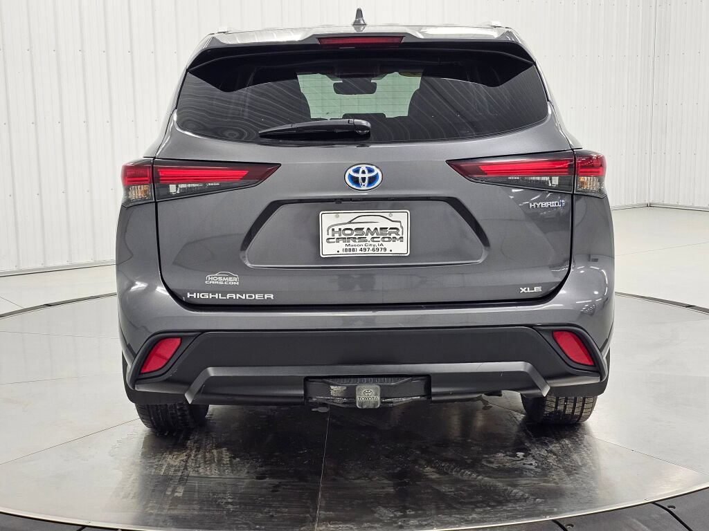 Used 2024 Toyota Highlander XLE AWD/4WD image 4