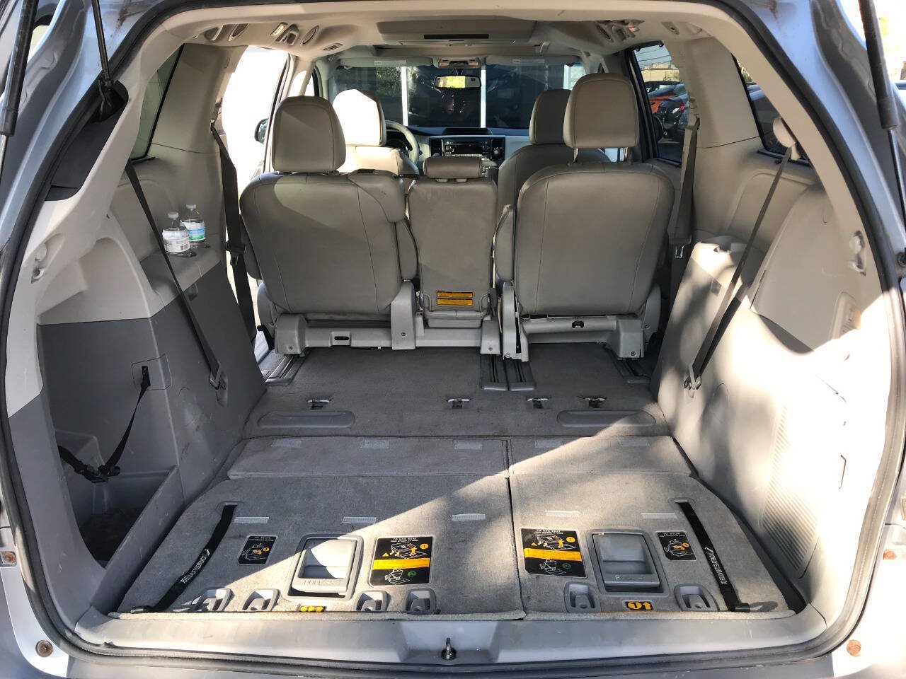Used 2011 Toyota Sienna XLE w/ Entertainment Pkg FWD image 12