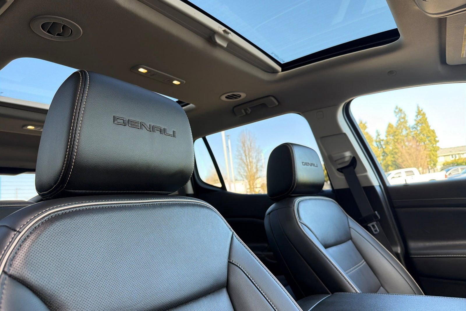 Used 2023 GMC Acadia Denali w/ Black Diamond Edition image 18