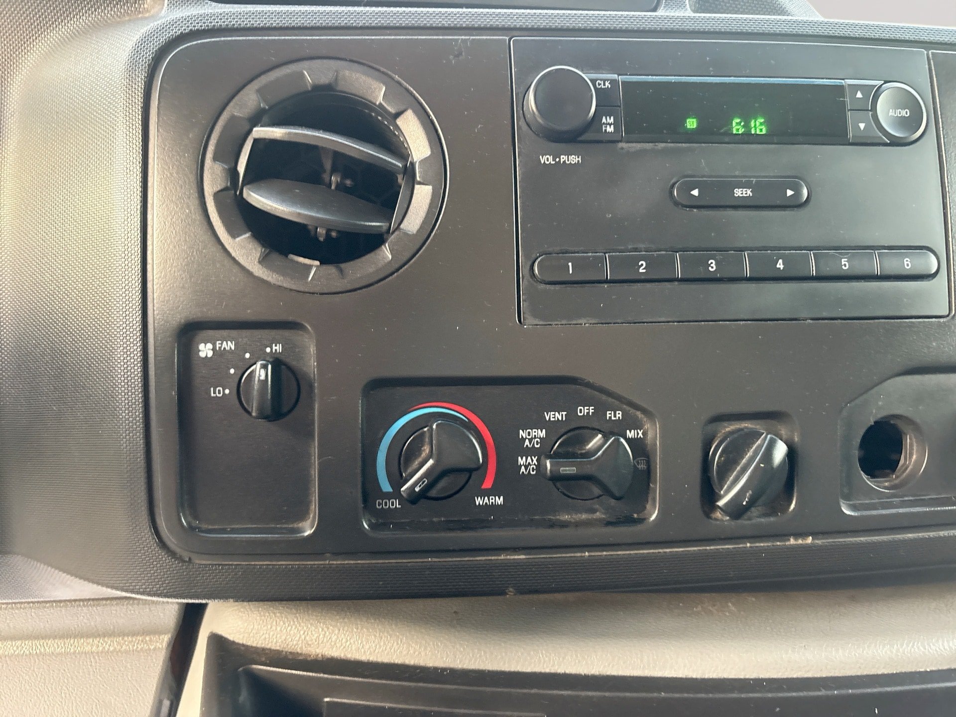 Used 2019 Ford E-350 and Econoline 350 Super Duty RWD image 16