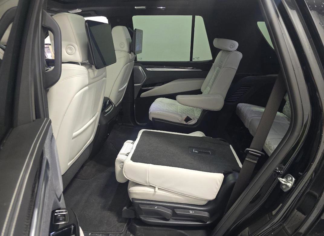 Used 2025 Cadillac Escalade V image 9