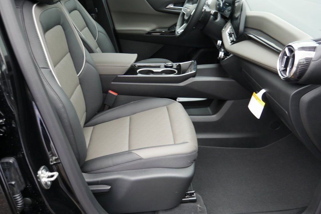 New 2026 Chevrolet Equinox LT w/ Convenience Package II FWD image 20