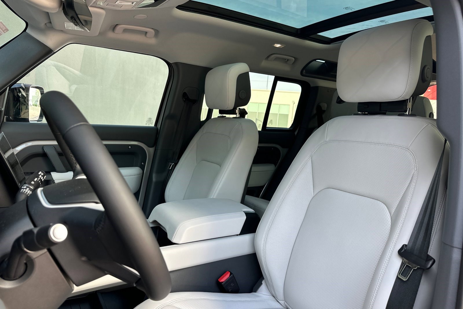 New 2026 Land Rover Defender 110 X-Dynamic SE image 6