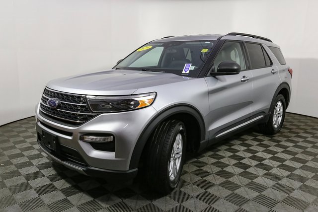 Used 2023 Ford Explorer XLT w/ Equipment Group 202A image 5