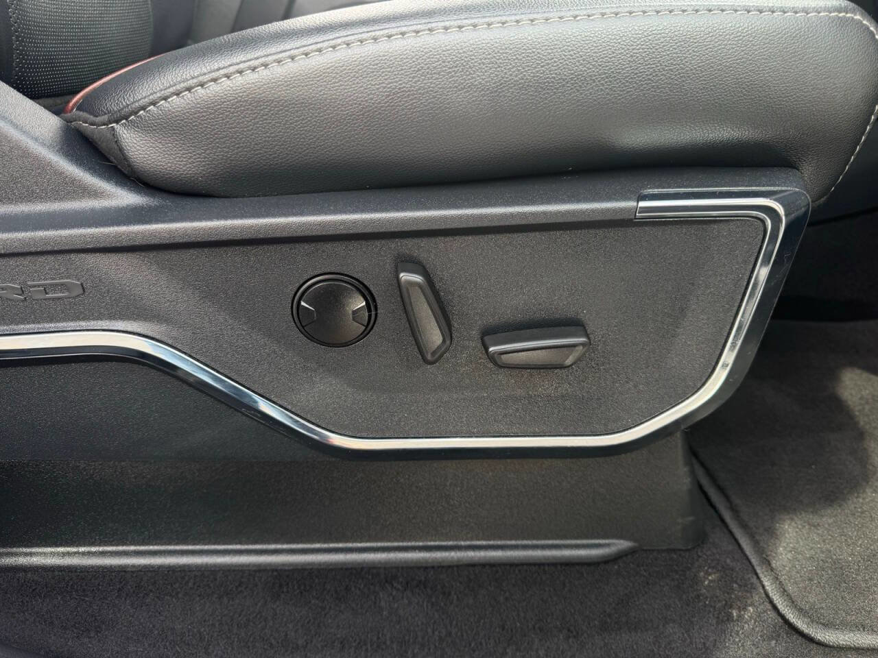 Used 2023 Ford F150 Lariat image 35