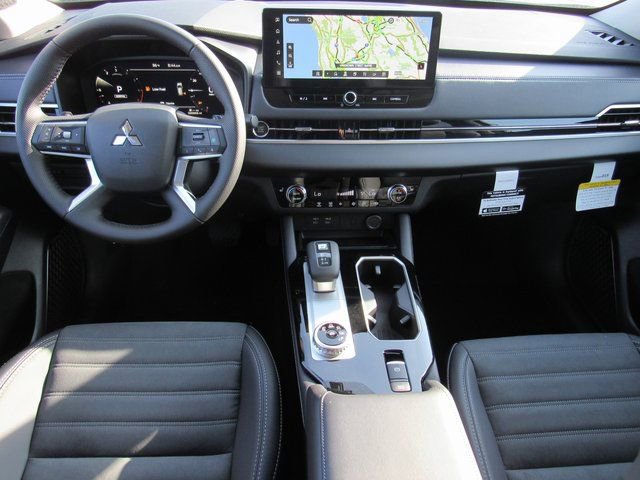 New 2025 Mitsubishi Outlander SE image 10