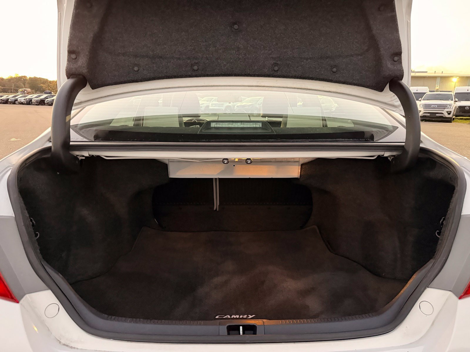 Used 2016 Toyota Camry SE FWD image 36
