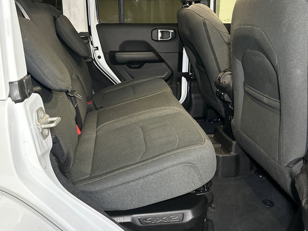 Used 2024 Jeep Wrangler Unlimited Sahara image 13
