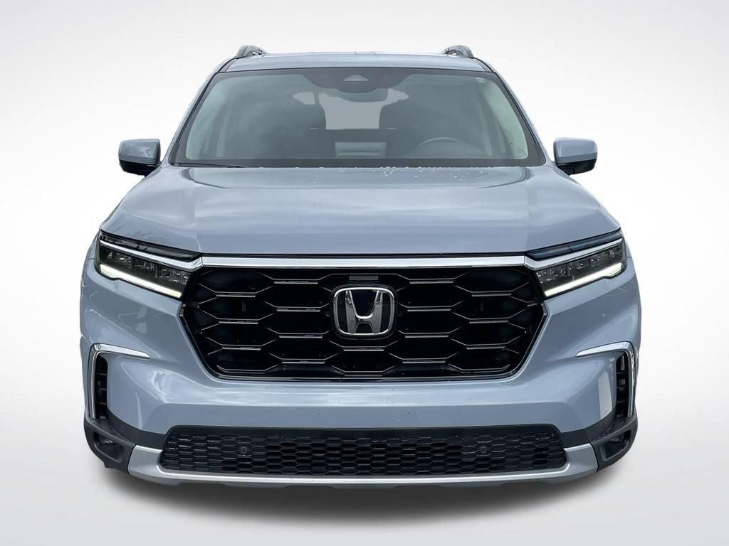 Certified 2025 Honda Pilot Touring image 9