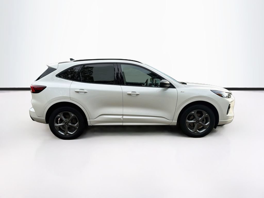 Used 2023 Ford Escape ST-Line w/ Tech Pack #1 AWD/4WD image 4