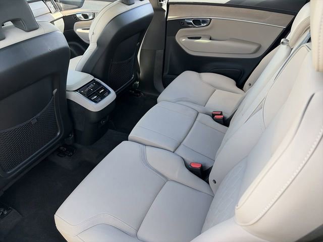 Used 2025 Volvo XC90 B6 Plus image 18