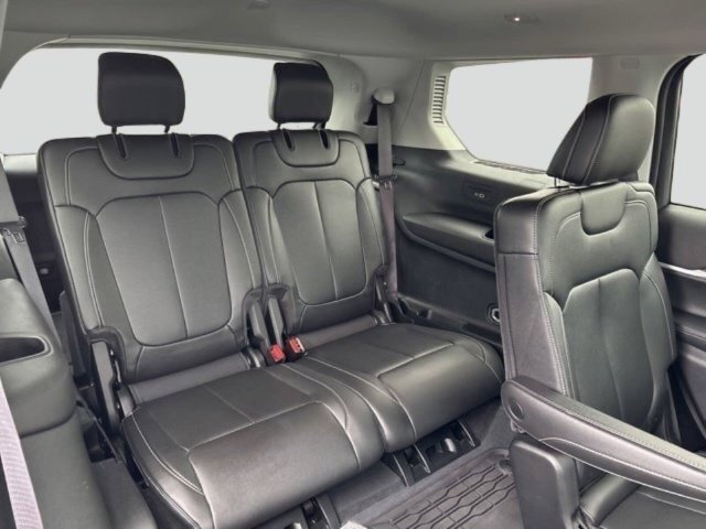 Used 2023 Jeep Grand Cherokee L Limited AWD/4WD image 47
