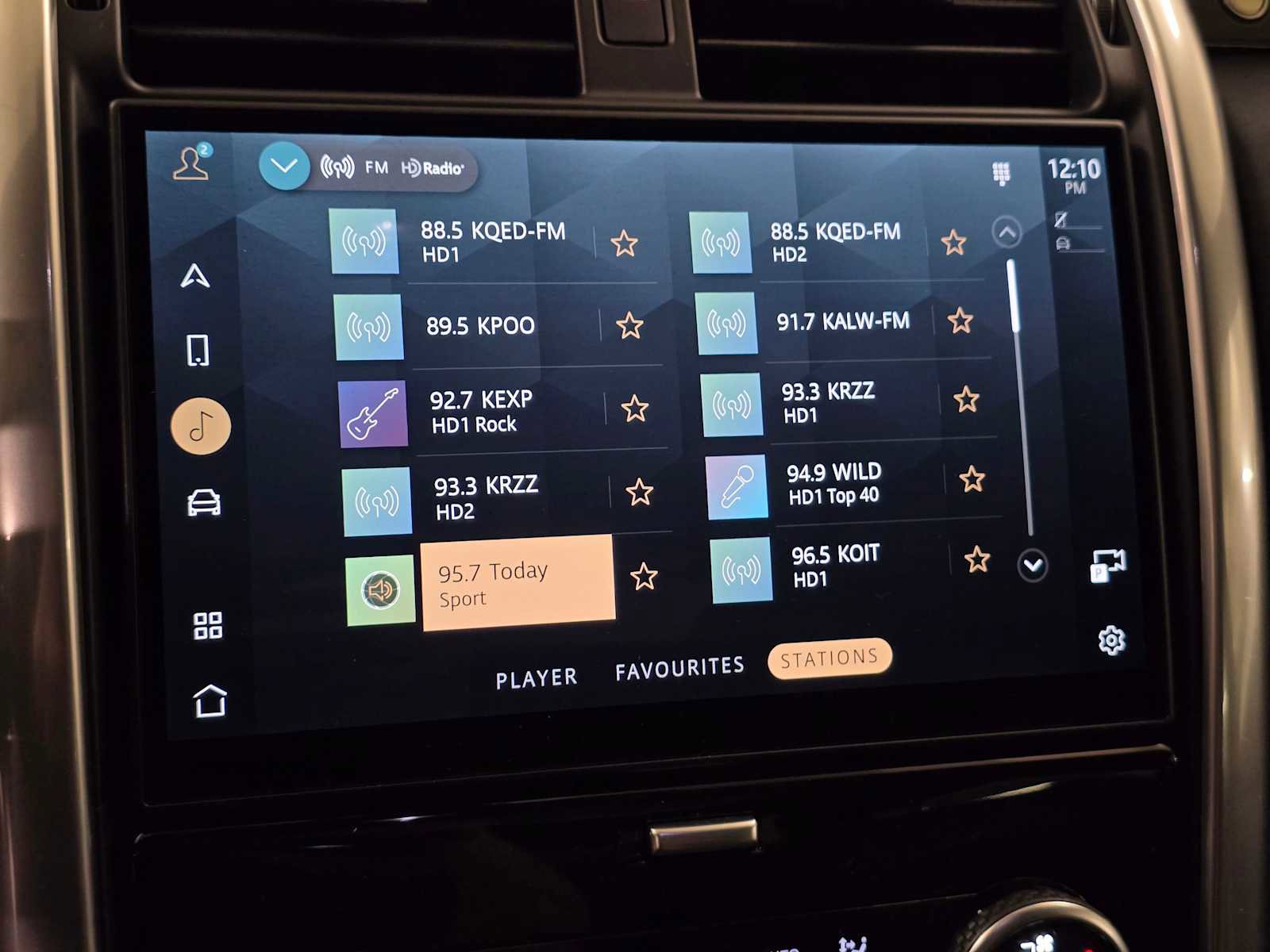 Used 2025 Land Rover Discovery S image 30