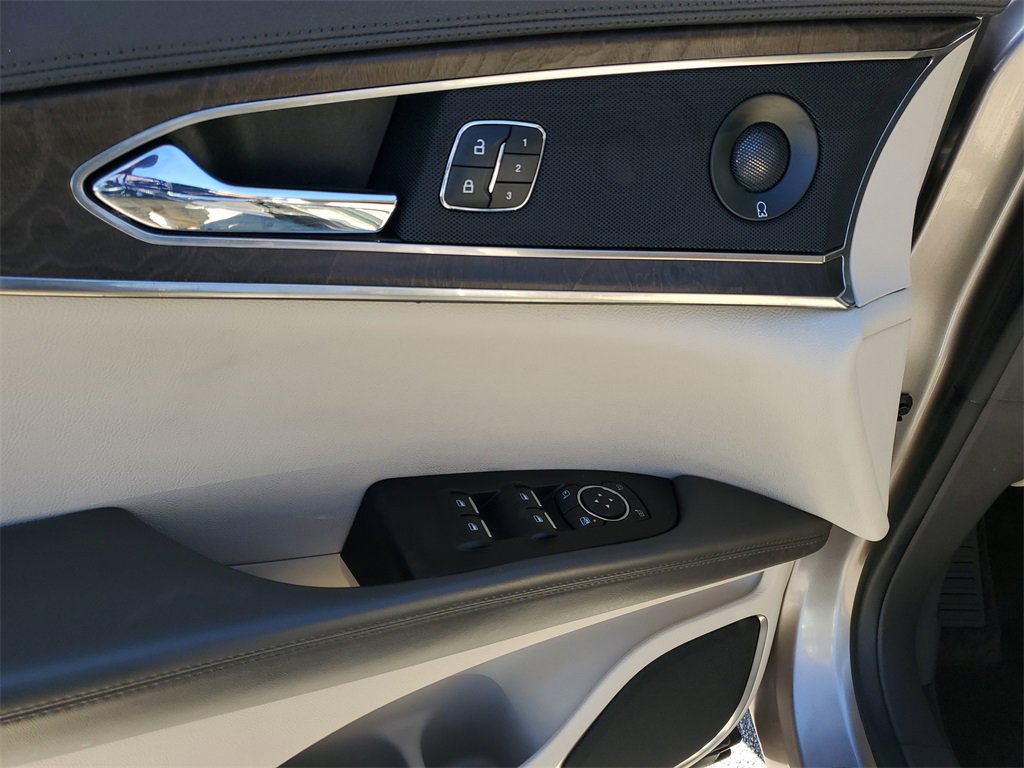 Used 2019 Lincoln Nautilus Reserve image 19