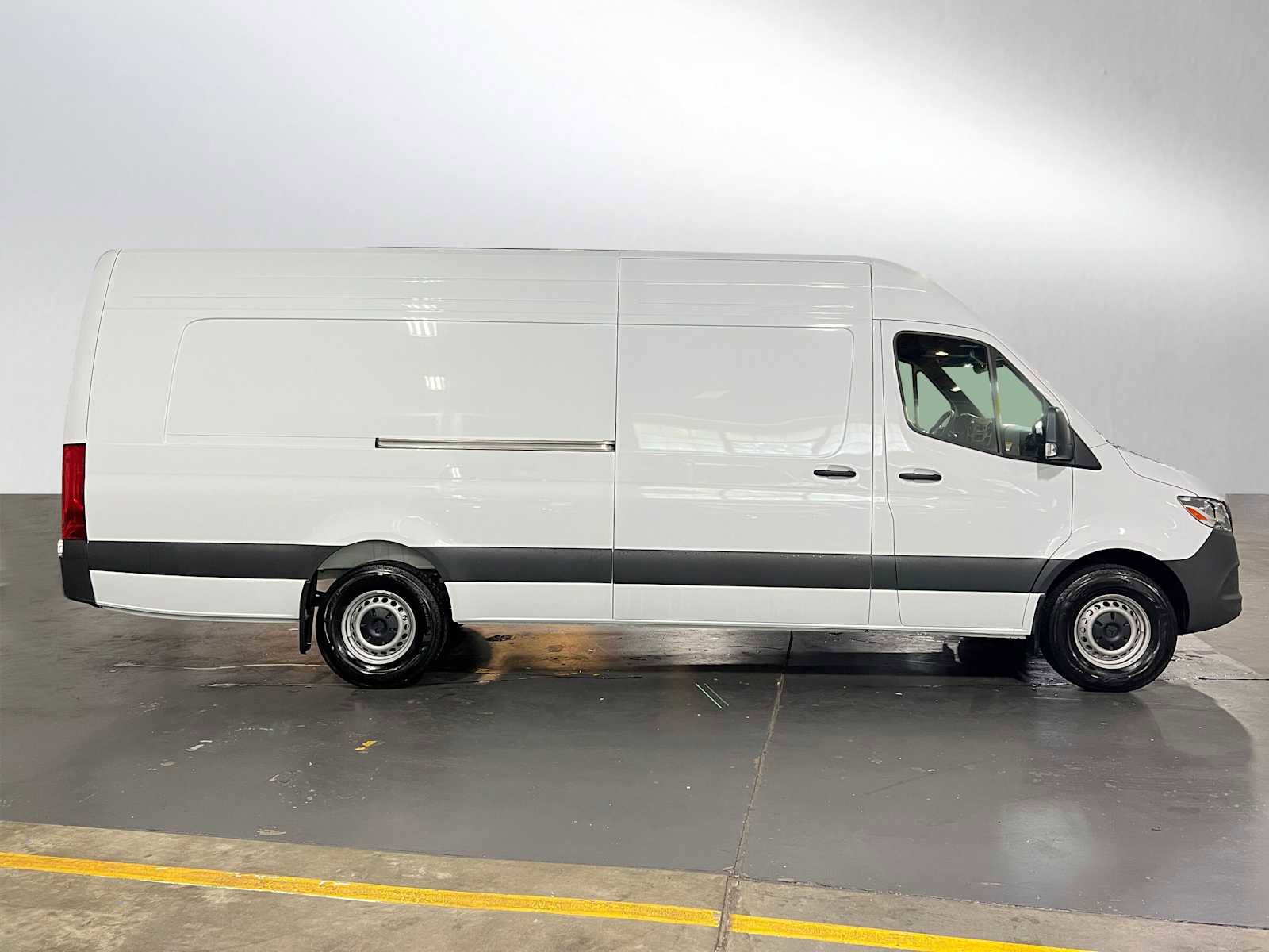 Used 2025 Mercedes-Benz Sprinter 2500 image 2