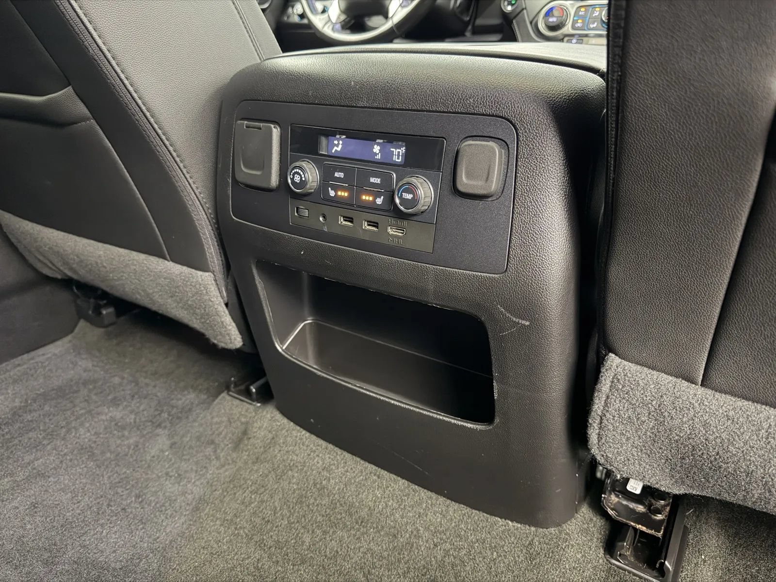 Used 2018 Chevrolet Tahoe Premier AWD/4WD image 29