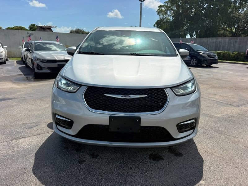 Used 2023 Chrysler Pacifica Touring-L FWD image 10