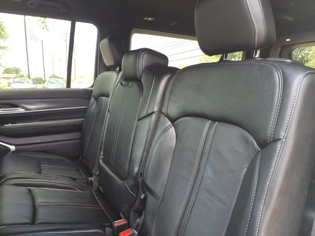 Used 2024 Jeep Wagoneer L Series II image 12