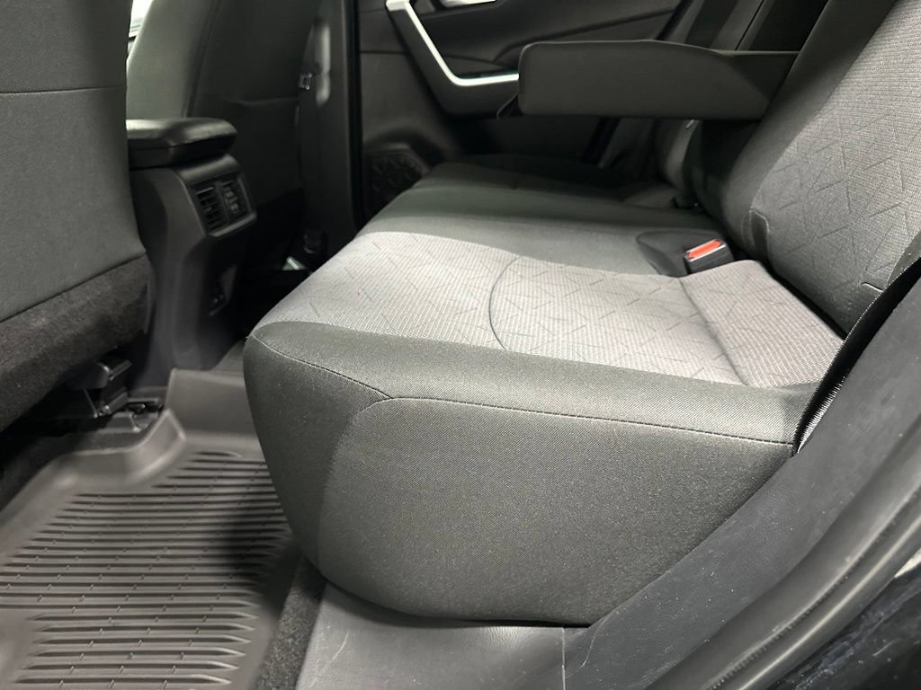 Used 2025 Toyota RAV4 XLE FWD image 43