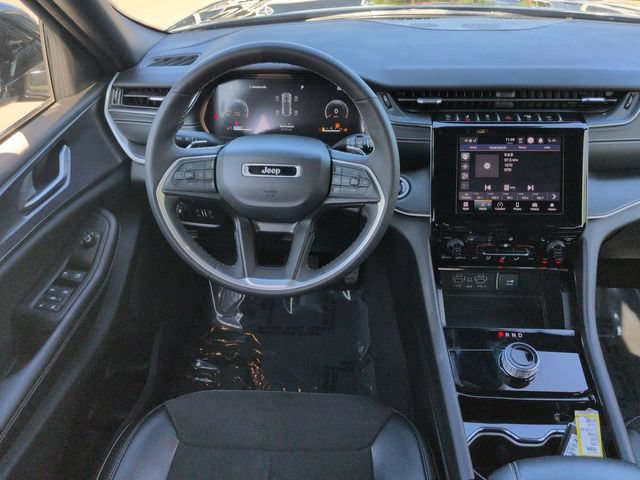 Used 2023 Jeep Grand Cherokee Altitude AWD/4WD image 15