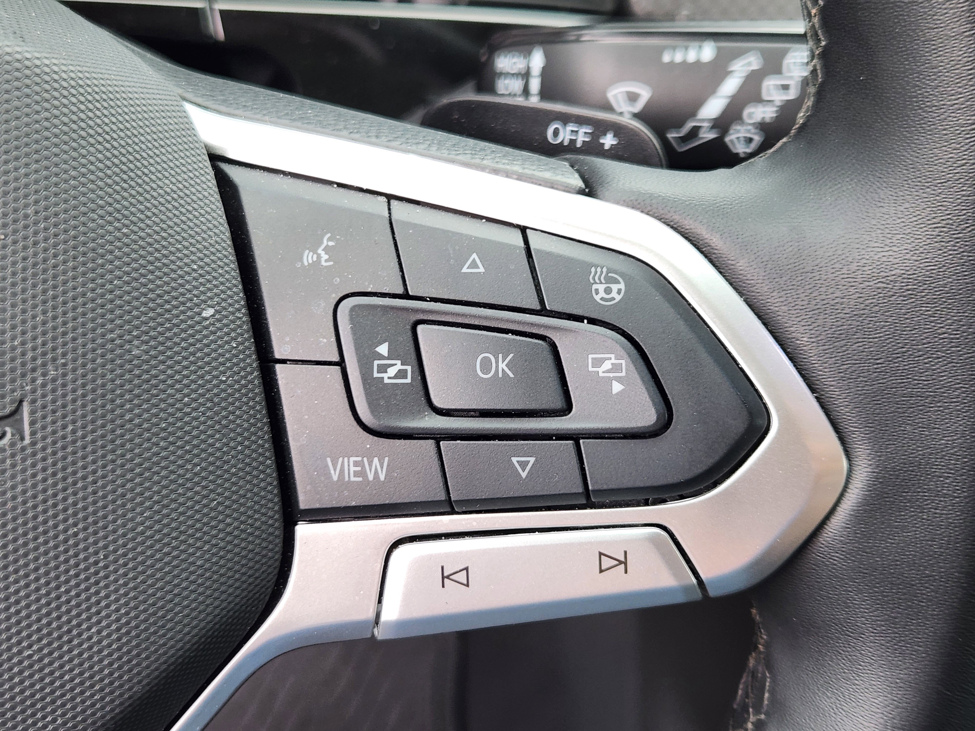 Certified 2025 Volkswagen Atlas Peak Edition SE image 25