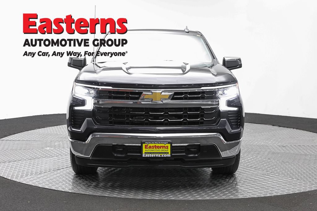 Used 2023 Chevrolet Silverado 1500 LT AWD/4WD image 2