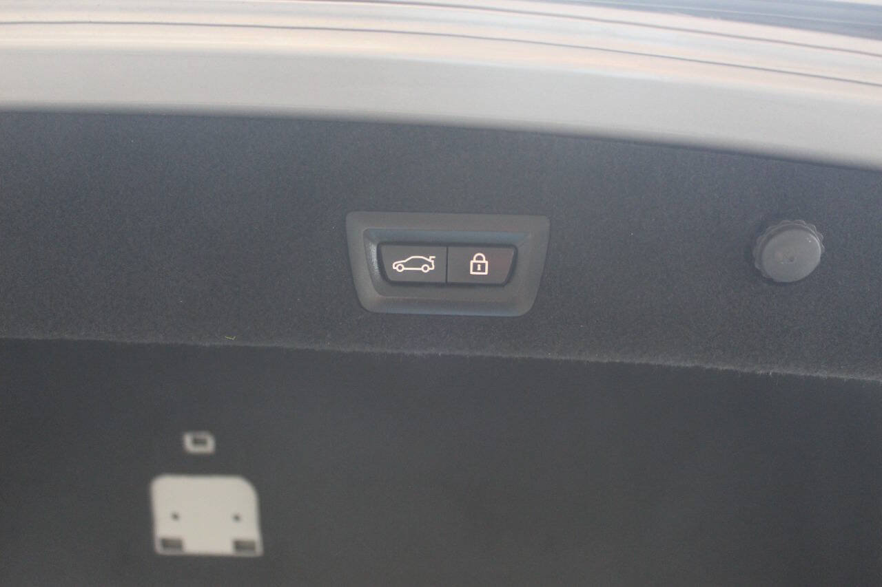 Used 2022 BMW 740i xDrive AWD/4WD image 29
