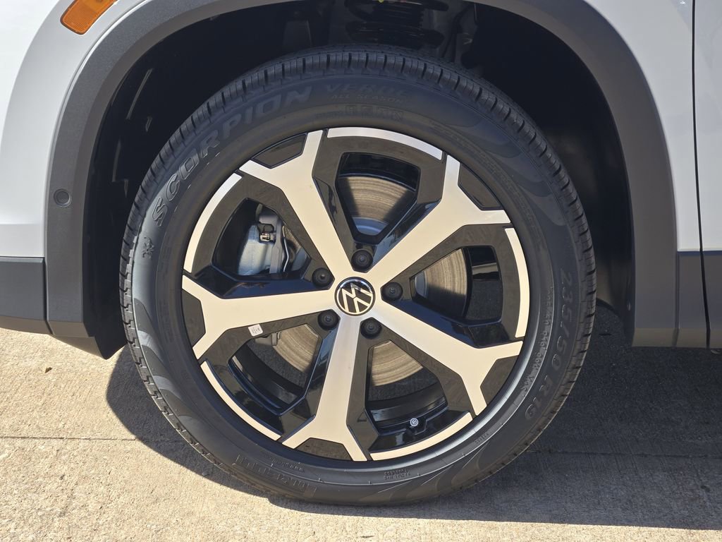 New 2026 Volkswagen Tiguan SE image 9