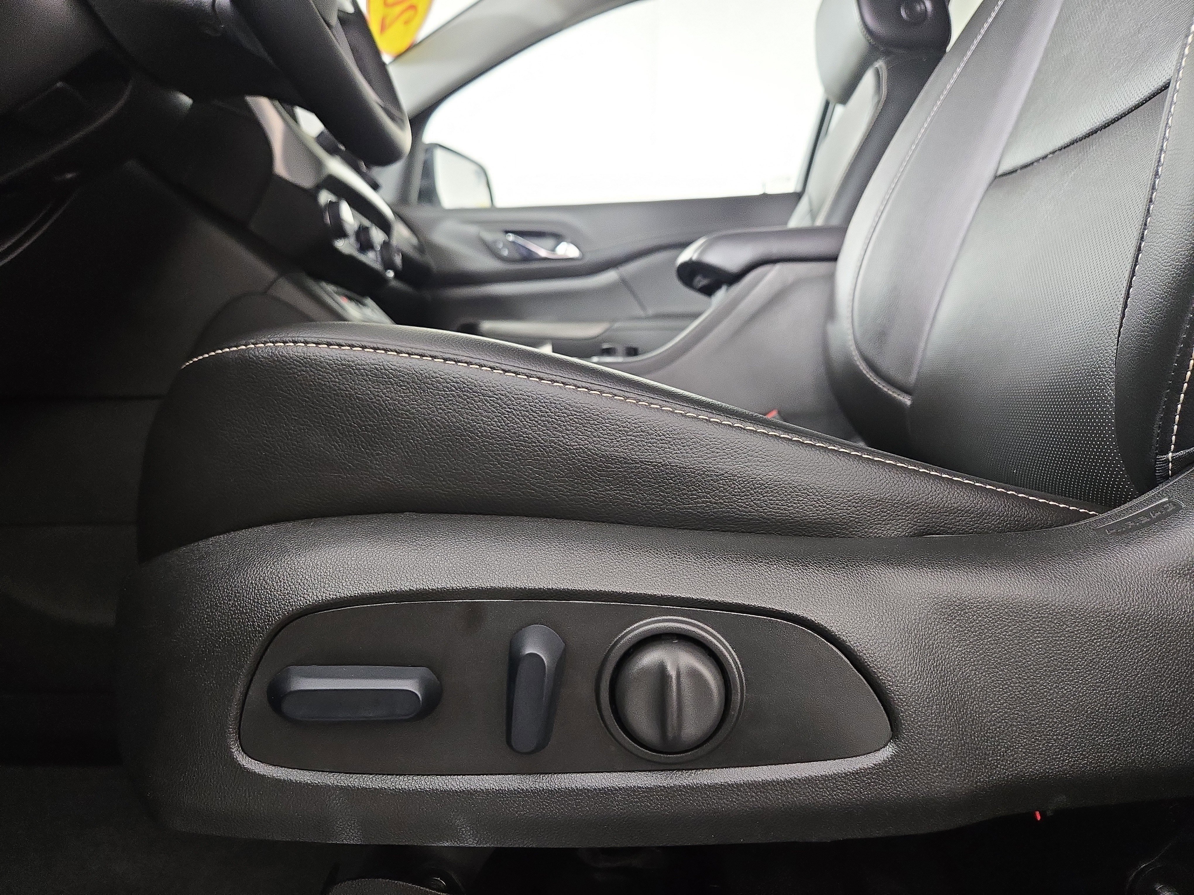 Certified 2023 GMC Acadia SLT image 31