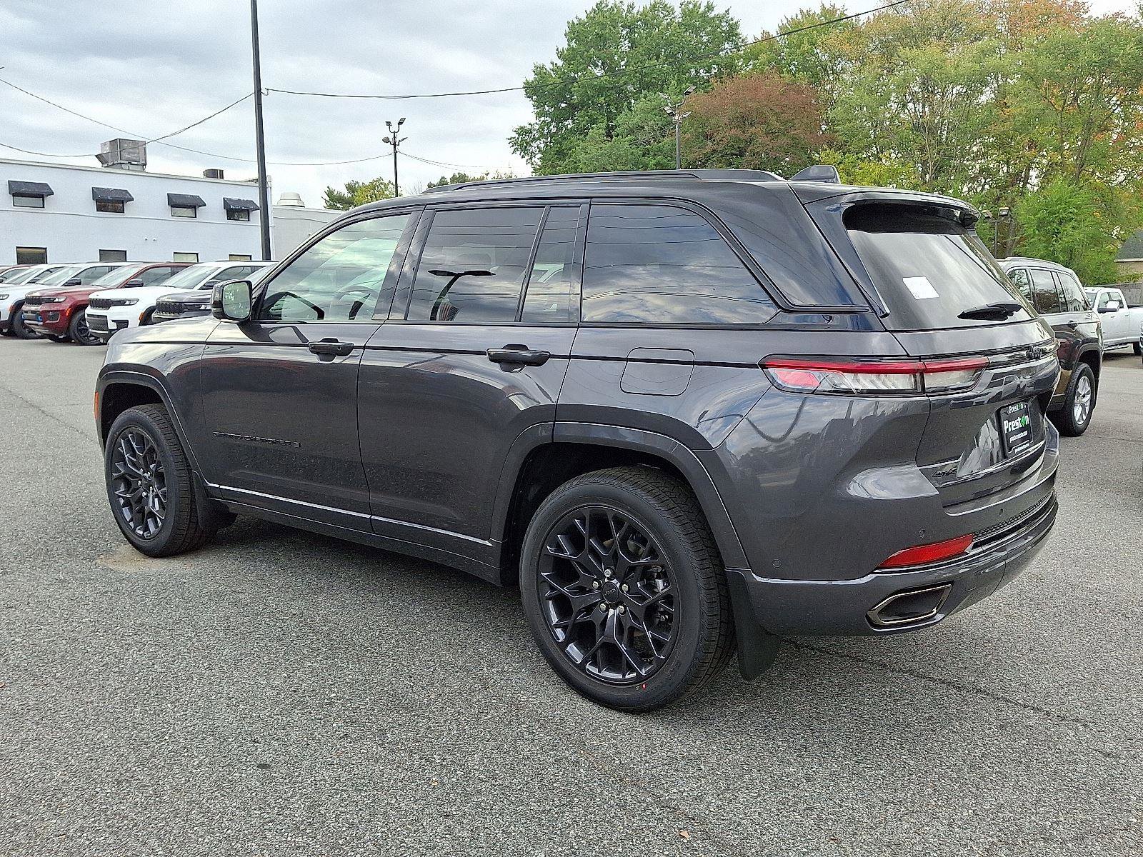 New 2025 Jeep Grand Cherokee Summit image 4