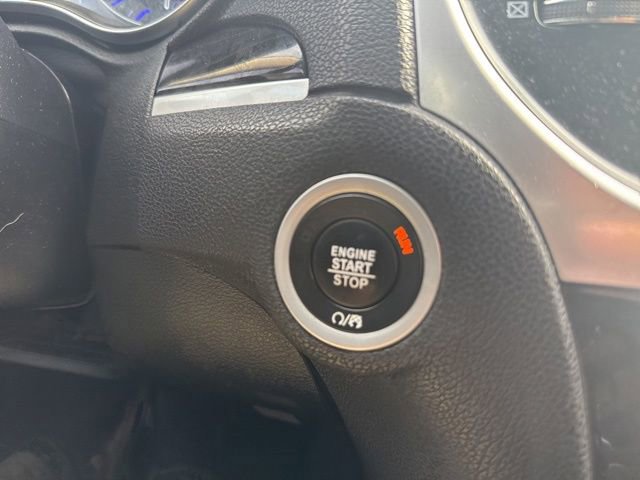Used 2018 Chrysler 300 Limited RWD image 31