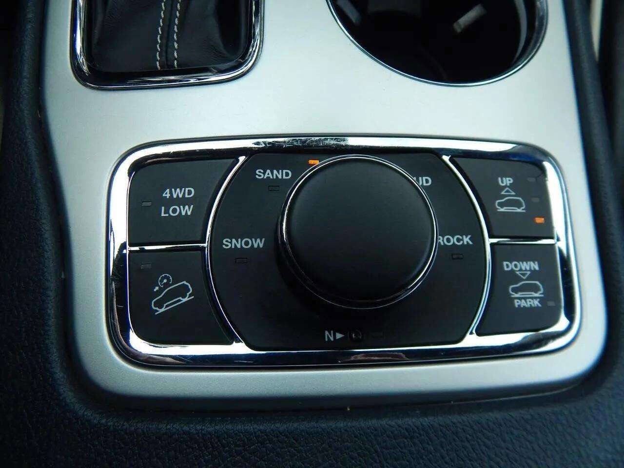 Used 2016 Jeep Grand Cherokee Overland w/ Advanced Technology Group image 30