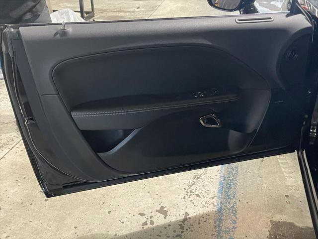 Used 2016 Dodge Challenger SRT Hellcat RWD image 16