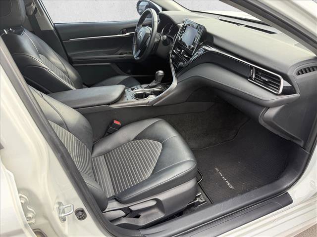 Used 2022 Toyota Camry SE w/ Cold Weather Package image 15